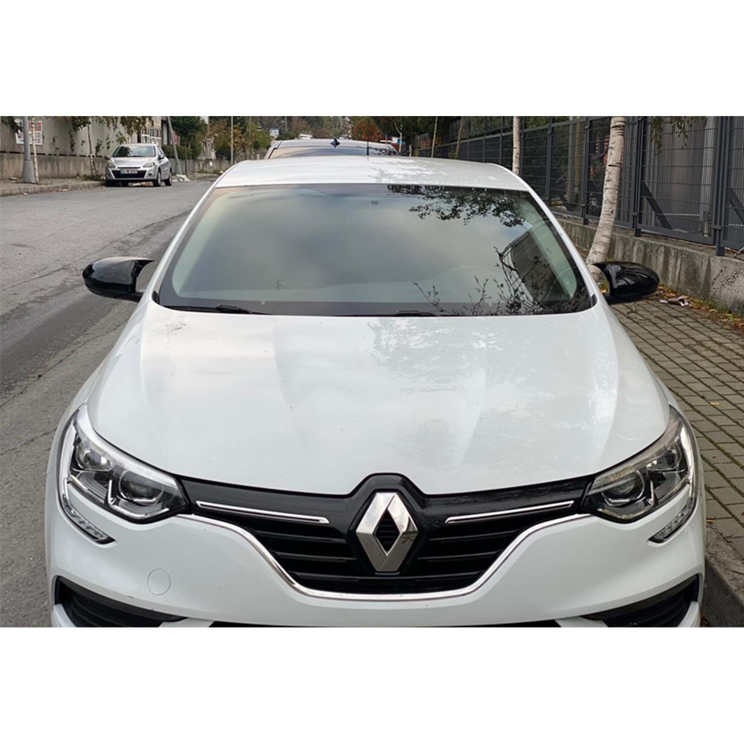 Megane 4 Batman Ayna Kapağı Piano Black / 2016 ve Sonrası Megane 4 Batman Ayna Kapağı Piano Black / 2016 ve Sonrası